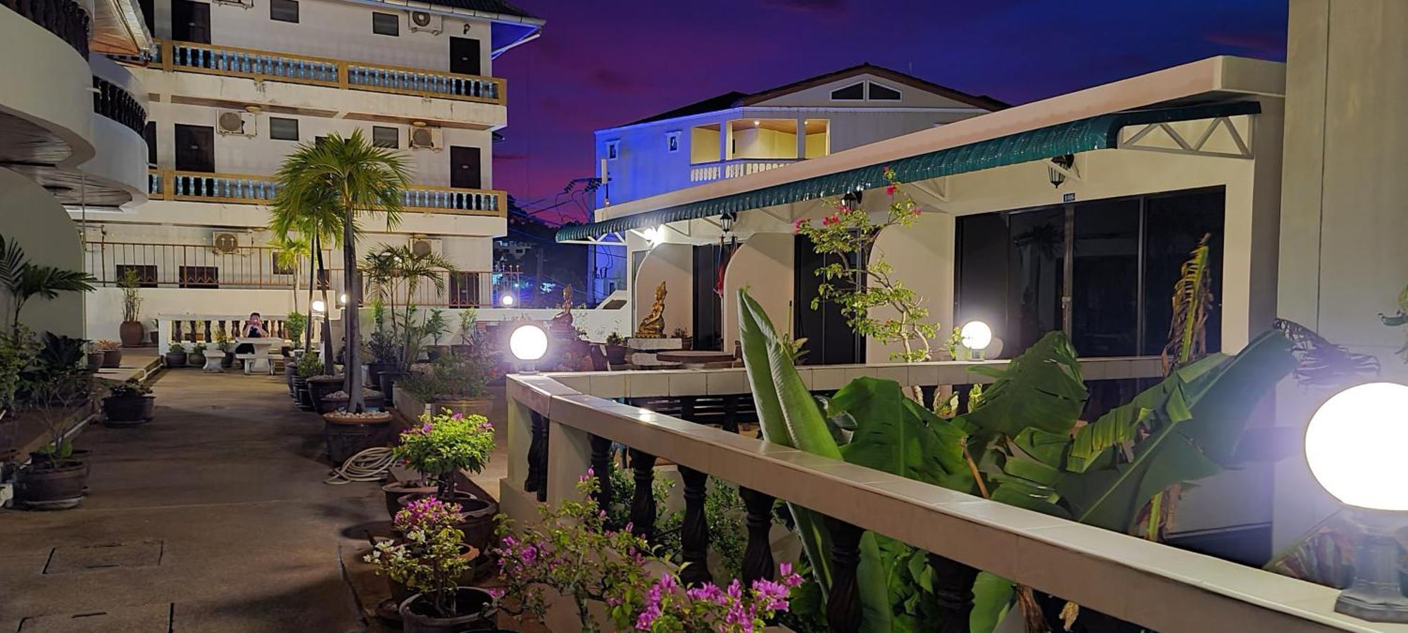 Blue Sky Residence Patong Exteriör bild