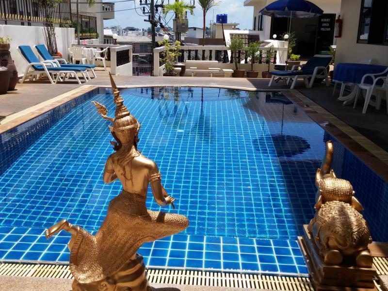 Blue Sky Residence Patong Exteriör bild